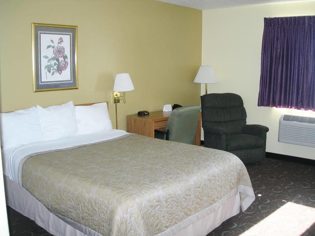 Four Seasons Inn Bottineau エクステリア 写真