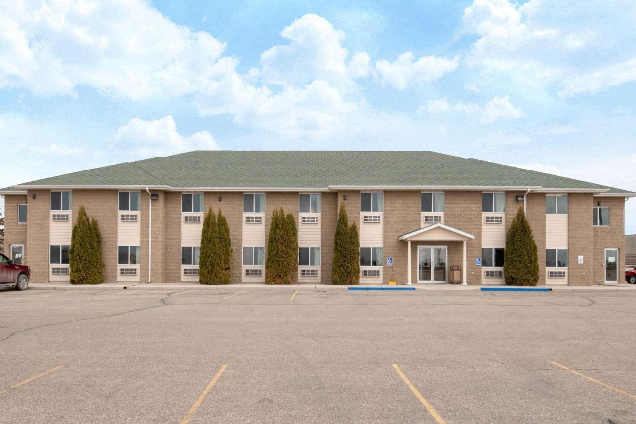 Four Seasons Inn Bottineau エクステリア 写真