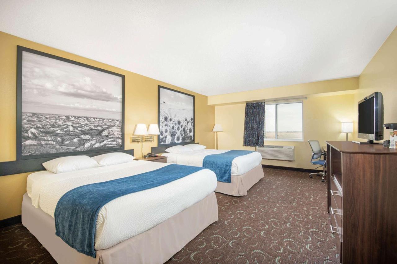 Four Seasons Inn Bottineau エクステリア 写真