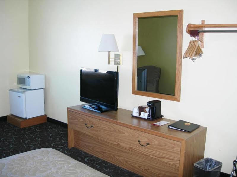 Four Seasons Inn Bottineau エクステリア 写真