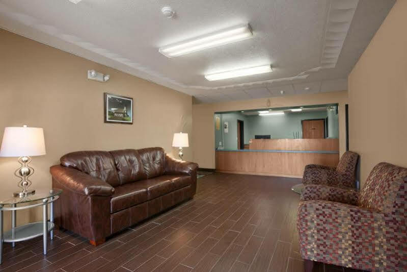 Four Seasons Inn Bottineau エクステリア 写真